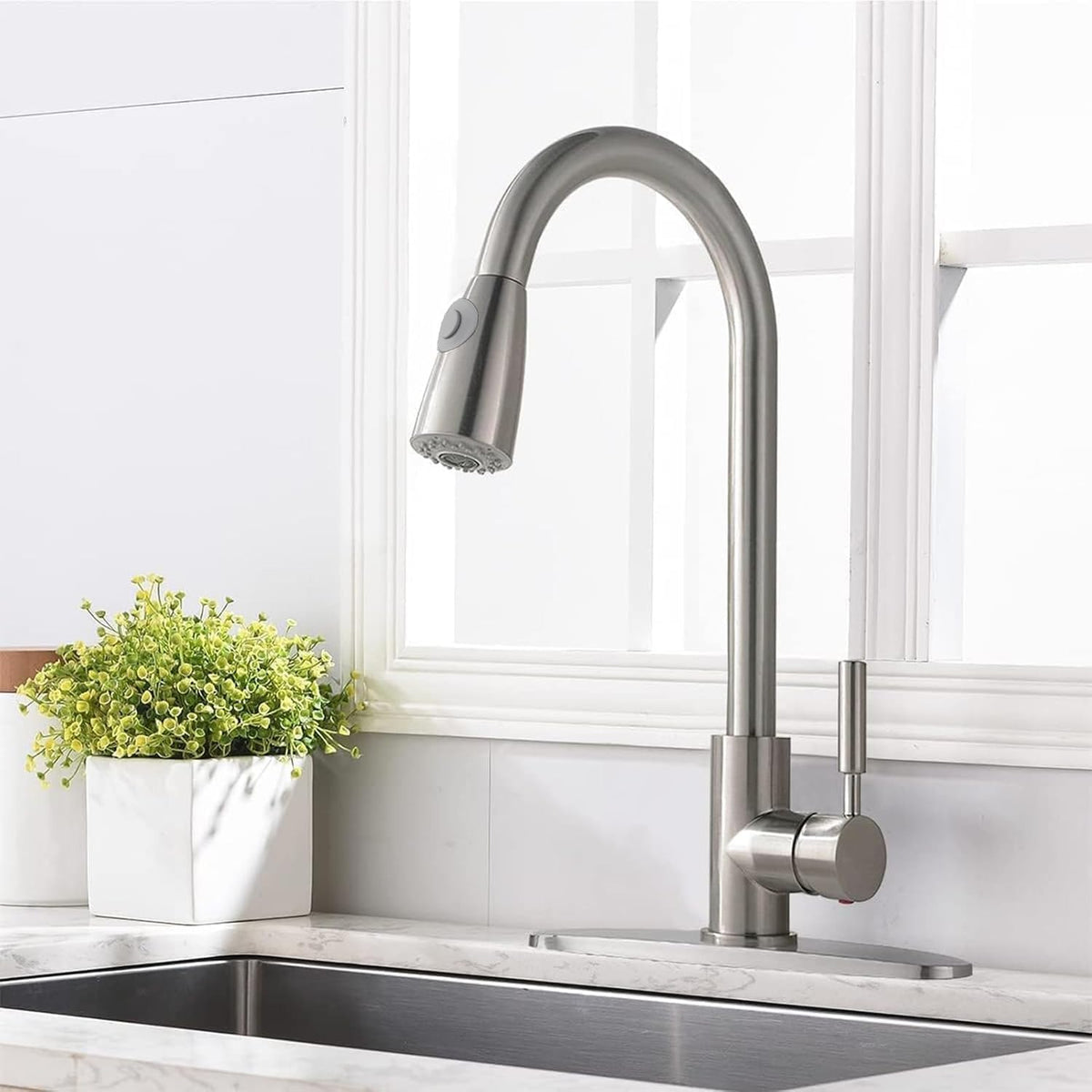 Comllen Kitchen Faucet with Pull Down Sprayer, Modern Brushed Nickel Faucets for Kitchen Sink, Stainless Steel Single Handle Pull Out Kitchen Sink Faucet with Deck Plate