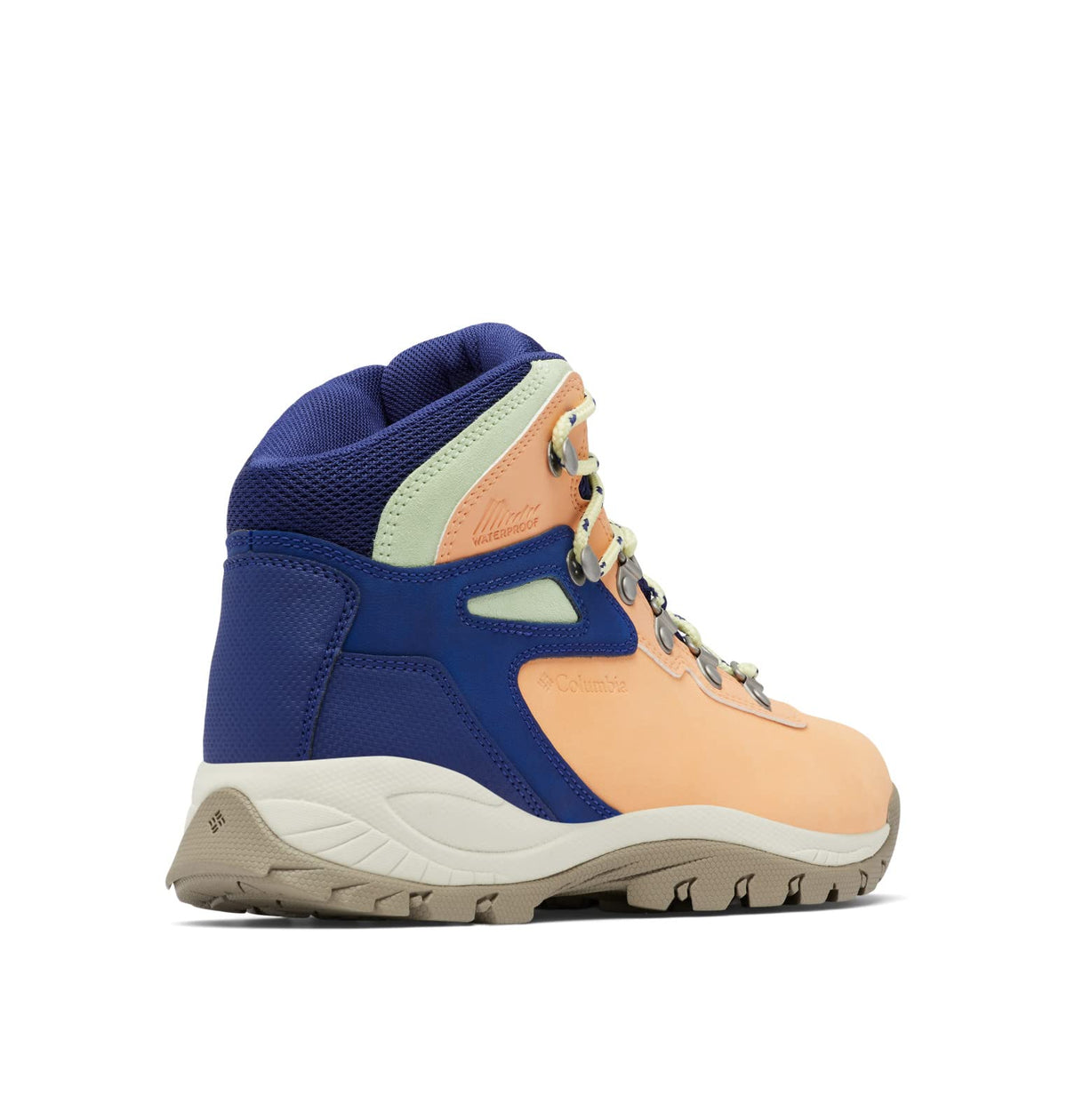 Columbia Women's Newton Ridge Plus, Peach/Dark Sapphire, 6