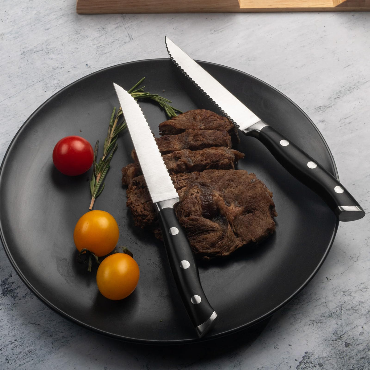 Alata 8-Piece Steak Knives Set with Block, Full-Tang Serrated Sharp Knives