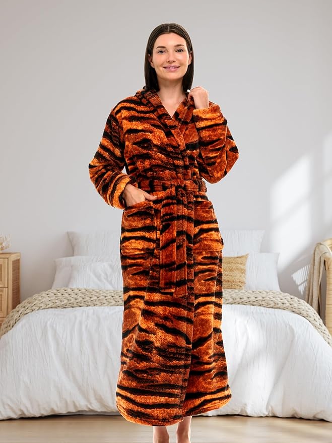 Alexander Del Rossa Womens Robe, Long Plush Bathrobe with Hood, Hooded Robes for Women Plus Size Bath Robe