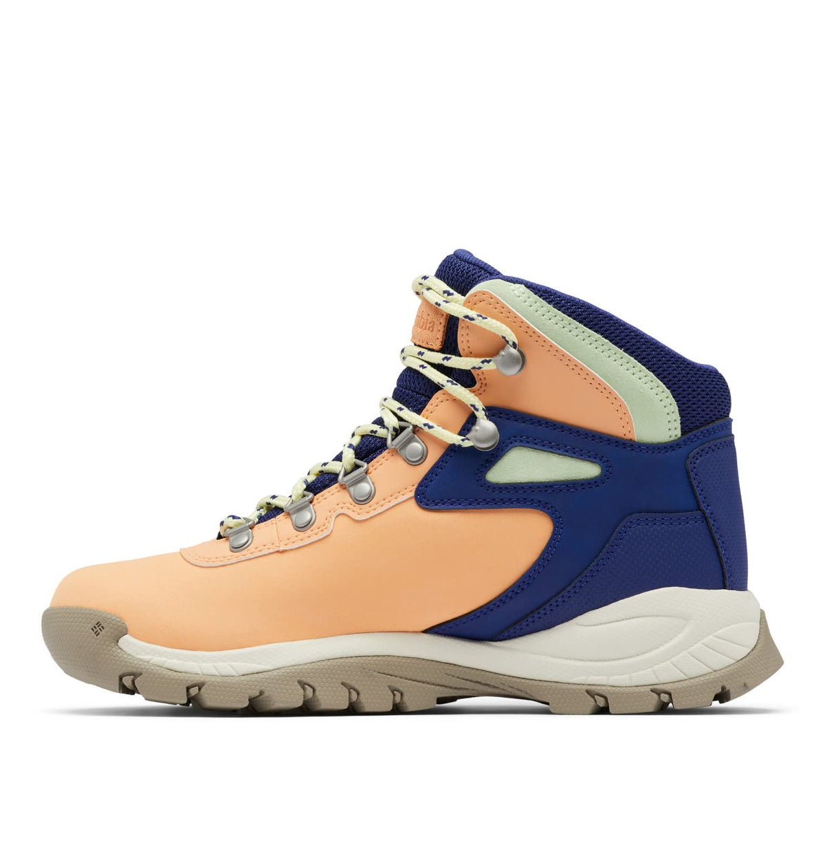 Columbia Women's Newton Ridge Plus, Peach/Dark Sapphire, 6