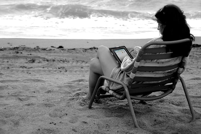 Pyle Universal iPad Waterproof Case Marine Water Resistant IPX8 Outdoor Rugged Heavy Duty Tough Durable Shockproof Dustproof Protective Case with Screen Protector and Headphone Jack (Black)