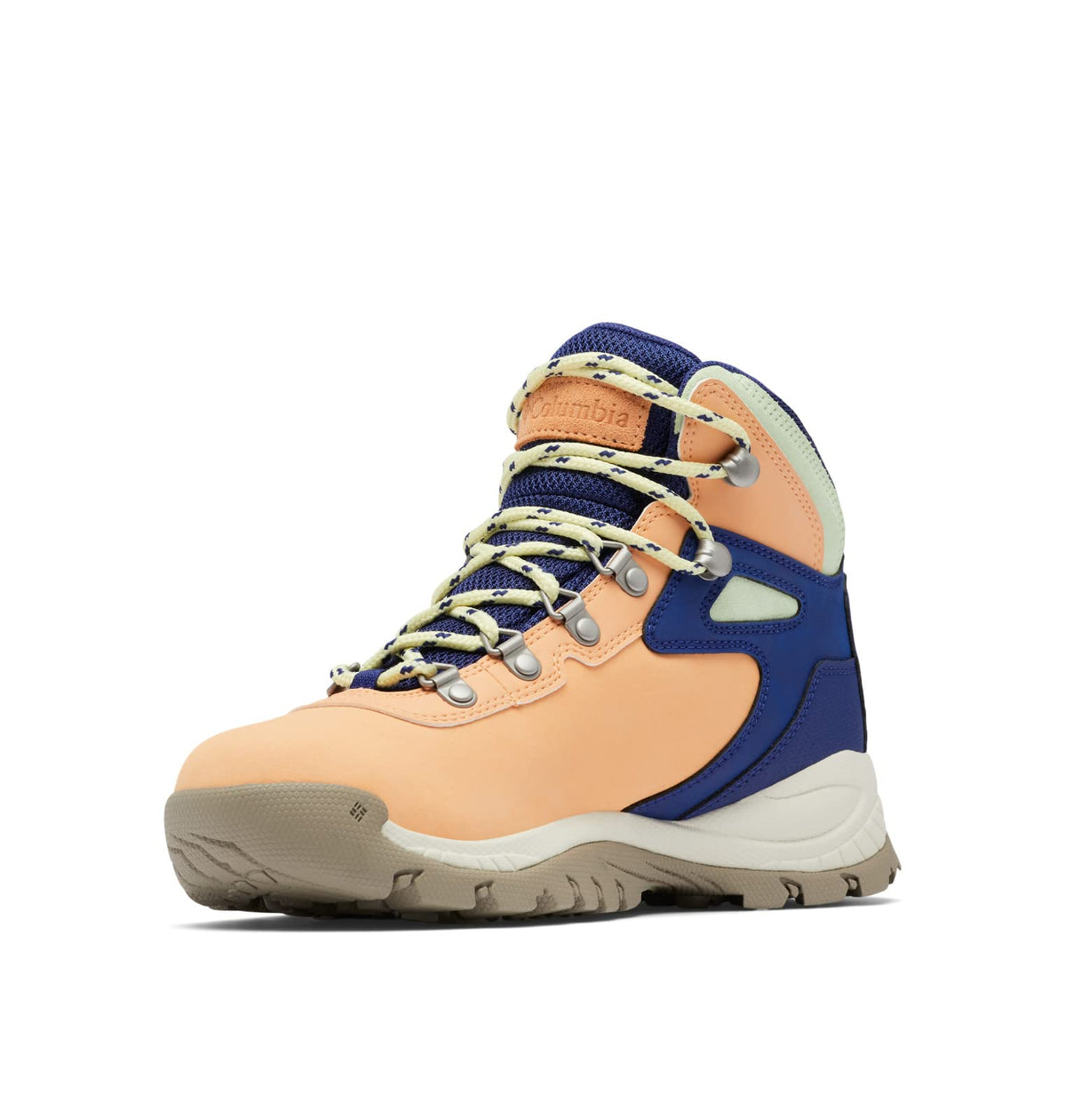 Columbia Women's Newton Ridge Plus, Peach/Dark Sapphire, 6