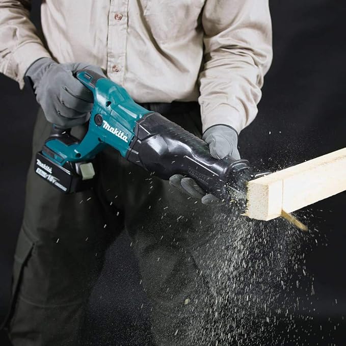 Makita XRJ04T 18V LXT Lithium-Ion Cordless Recipro Saw Kit (5.0Ah)