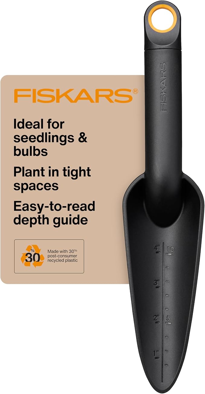 Fiskars Eco Transplanter with Narrow Curved Spade, Depth Markings, Ergonomic Handle, UV Resistance, Ideal for Seedlings and Small Plants