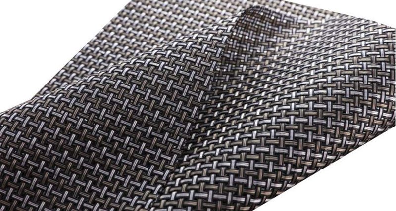Round Table Placemats Set of 4 Wedge Placemats Heat Resistant Table Mats Pads Wipe Clean (Black)
