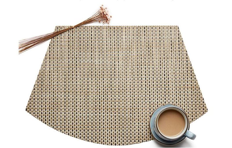 Round Table Placemats Set of 4 Wedge Placemats Heat Resistant Table Mats Pads Wipe Clean (Black)