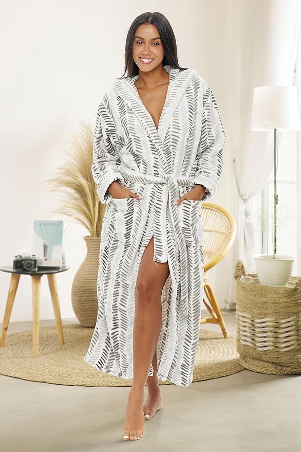 Alexander Del Rossa Womens Robe, Long Plush Bathrobe with Hood, Hooded Robes for Women Plus Size Bath Robe