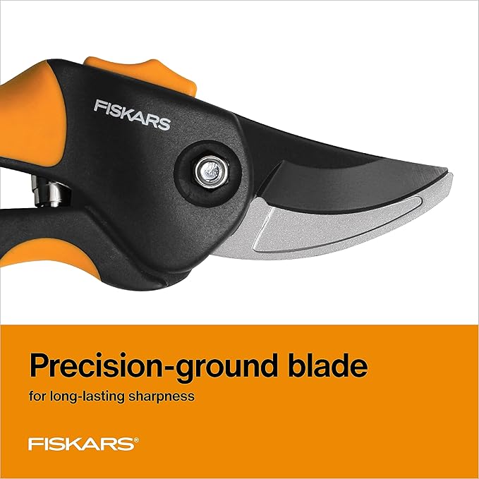 Fiskars Bypass Pruning Shears, Branch Cutter with 5/8" Cut Capacity, Garden Shears with Sharp Steel Blade, Rust Resistant, Ergonomic Pruners with Comfort Handle and Safety Lock, Gardening Hand Tools