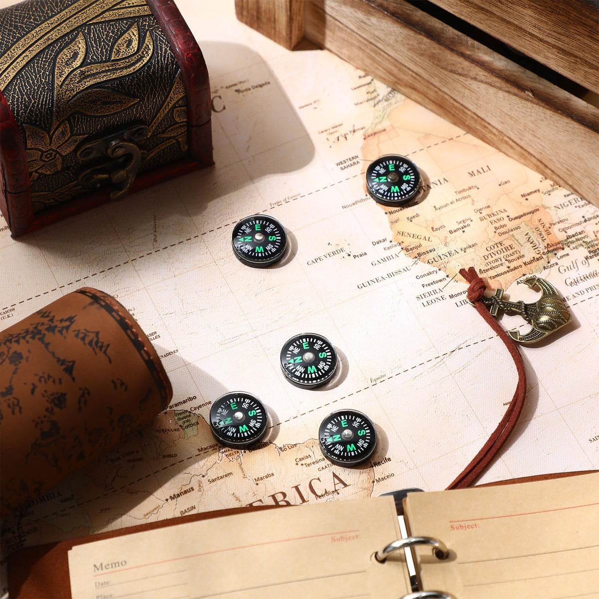 Kanayu 200 Pcs Mini Button Compass, 20mm Small Pocket Compass Bulk for Survival Kits, Classroom Rewards, Party Favors, Camping Hiking Outdoor Gear