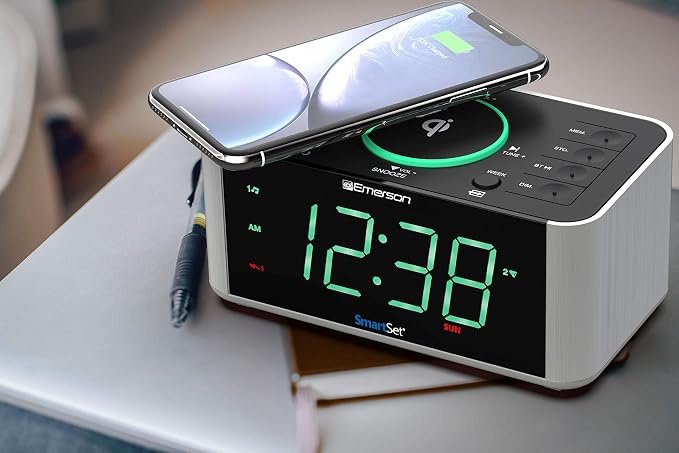 Emerson ER100202 Smartset Dual Alarm Clock Radio with USB Port and QI Wireless Phone Charger with Bluetooth All Qi Compatible Phones