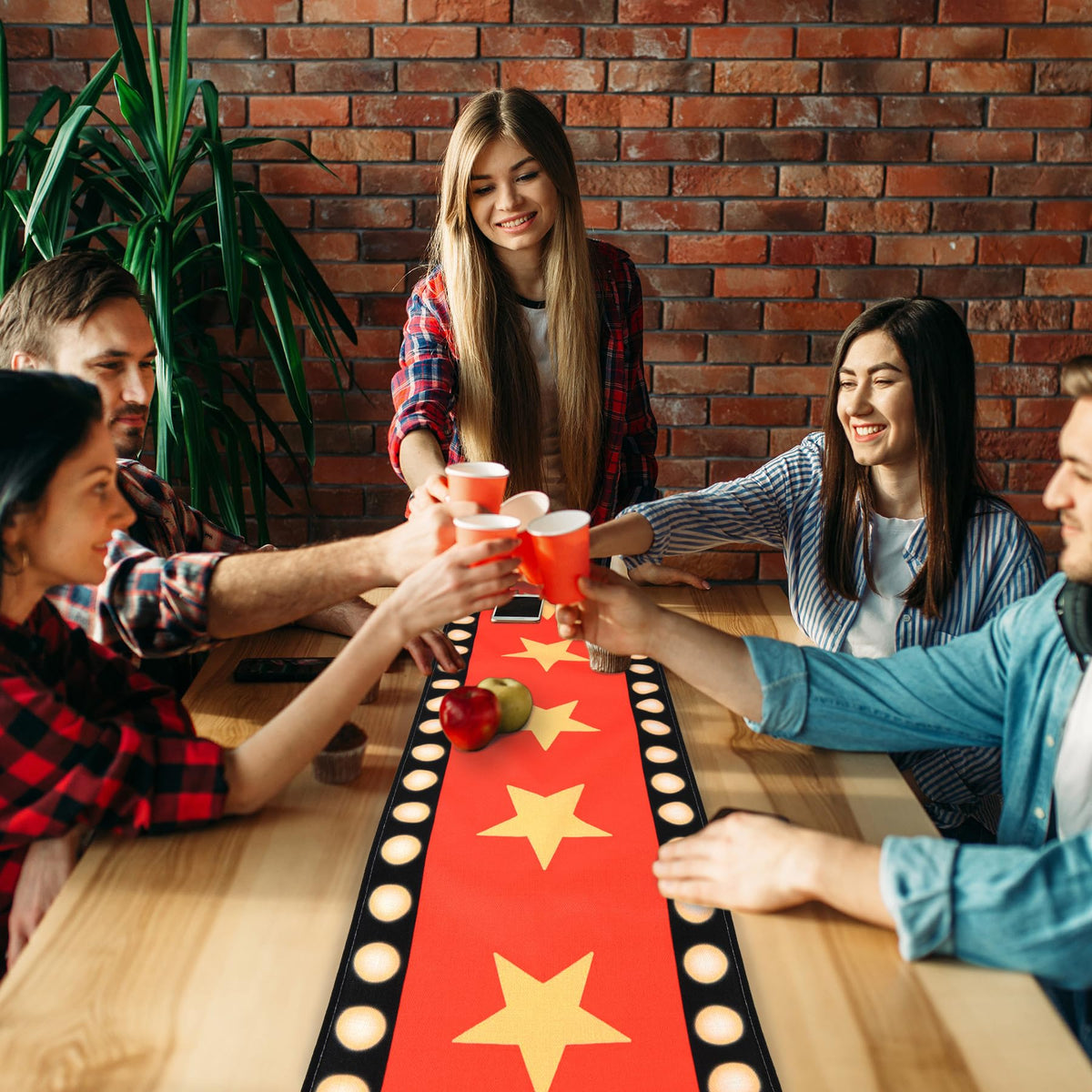 2 Pcs 13 x 72 Inch Movie Night Table Runner with Gold Star Design - Red Carpet Decoration for Birthday Party Supplies（red）