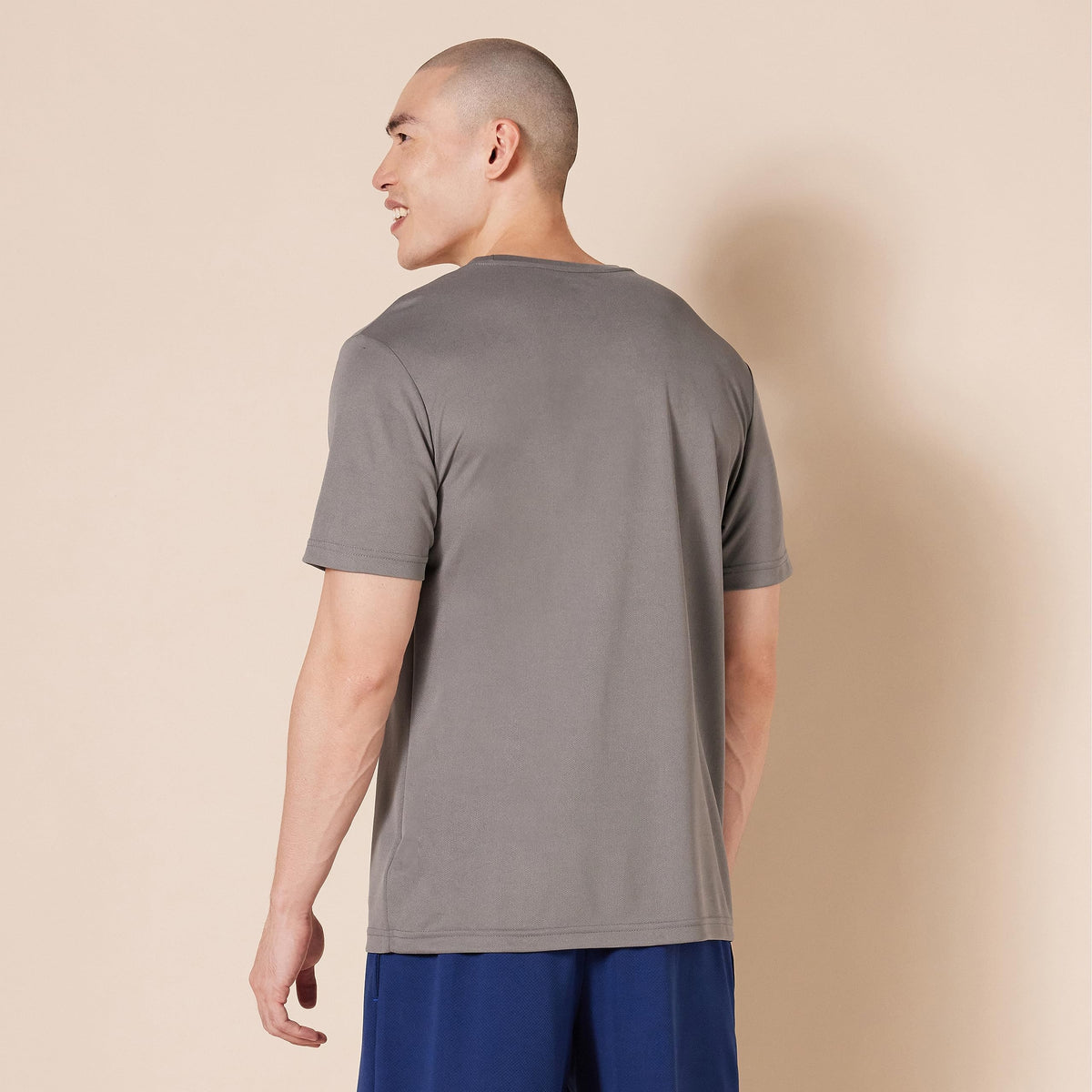 Amazon Essentials Men's Moisture Wicking Breathable Active Performance Tech Gym T-Shirts, Pack of 2, Black/Medium Grey, Small