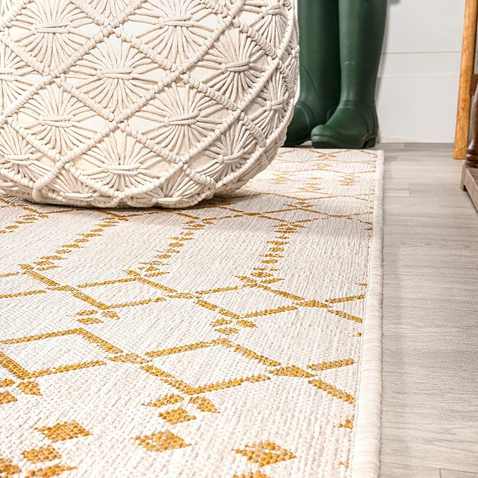 JONATHAN Y Moroccan Geometric Indoor Outdoor Area Rug 4X6 Cream/Yellow, Ourika Textured Weave for Backyard, Patio, Porch, Easy-Cleaning, High Traffic, Pet-Friendly, Non-Shedding (SMB108J-4)