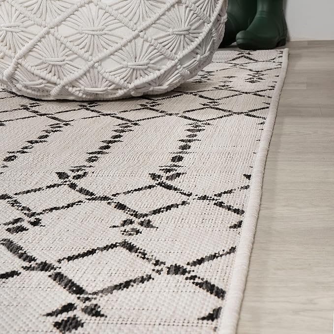 JONATHAN Y SMB108I-9R Ourika Moroccan Geometric Textured Weave Cream/Black 9' Round Indoor/Outdoor Area Rug, Pet Friendly, Non-Shedding, Stain Resistant, Easy-Cleaning for Backyard, Patio, Porch