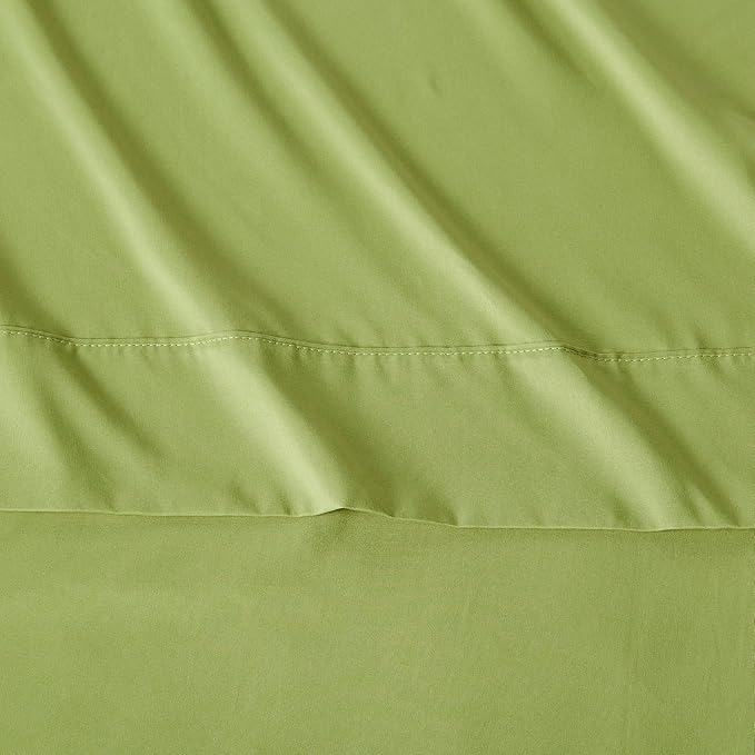 Amazon Basics Lightweight Microfiber 3-Piece Bed Sheet Set, Oliver Light, Solid, Twin XL