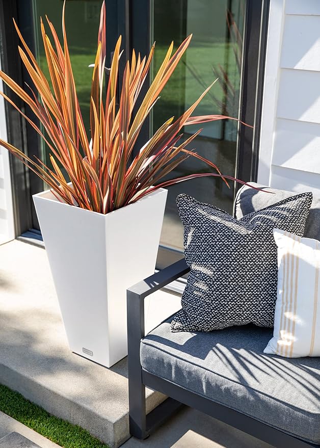 Veradek V-Resin Indoor/Outdoor Taper Planter (26 inch, White)