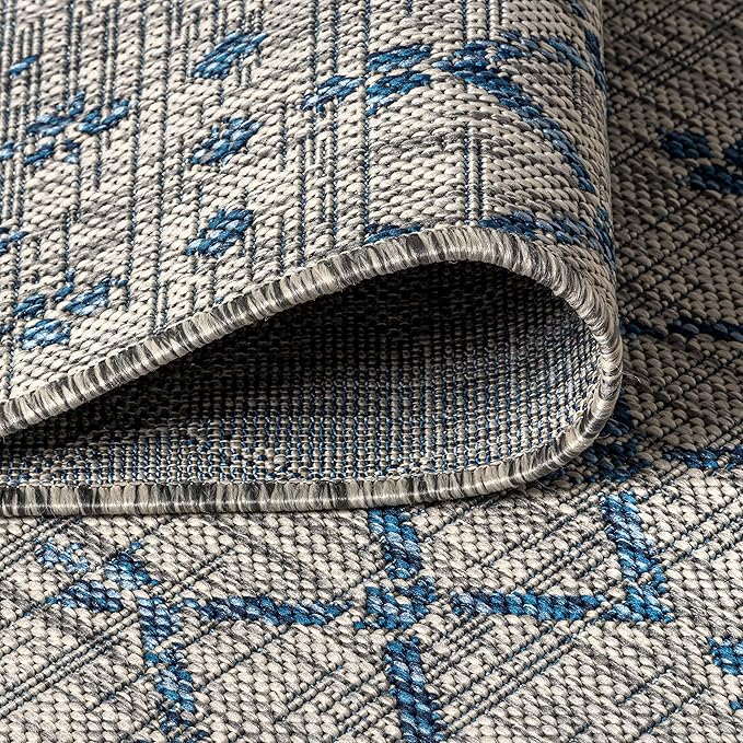 JONATHAN Y Moroccan Geometric Indoor Outdoor Area Rug 4X6 Light Gray/Navy, Ourika Textured Weave for Backyard, Patio, Porch, Easy-Cleaning, High Traffic, Pet-Friendly, Non-Shedding (SMB108A-4)
