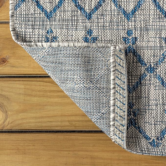 JONATHAN Y Moroccan Geometric Indoor Outdoor Area Rug 4X6 Light Gray/Navy, Ourika Textured Weave for Backyard, Patio, Porch, Easy-Cleaning, High Traffic, Pet-Friendly, Non-Shedding (SMB108A-4)