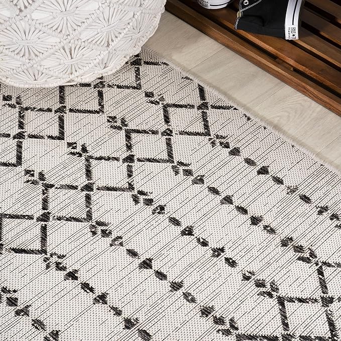 JONATHAN Y SMB108I-6R Ourika Moroccan Geometric Textured Weave Cream/Black 6' Round Indoor/Outdoor Area Rug, Pet Friendly, Non-Shedding, Stain Resistant, Easy-Cleaning for Backyard, Patio, Porch