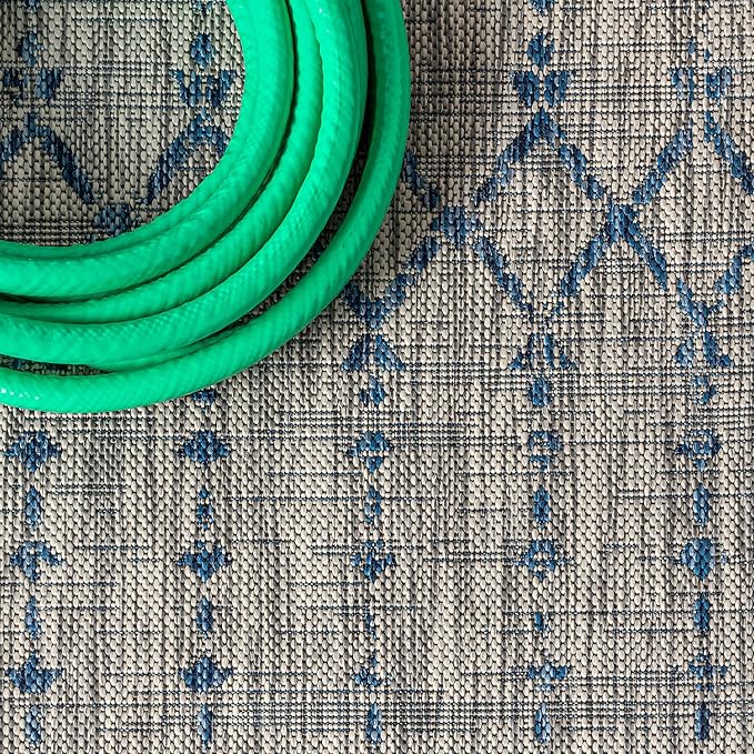 JONATHAN Y SMB108A-5R Ourika Moroccan Geometric Textured Weave Indoor Outdoor Area Rug, Bohemian, Rustic, Scandinavian Easy Clean,Bedroom,Kitchen,Backyard,Patio, Non-Shed, Light Gray/Navy, 5' Round